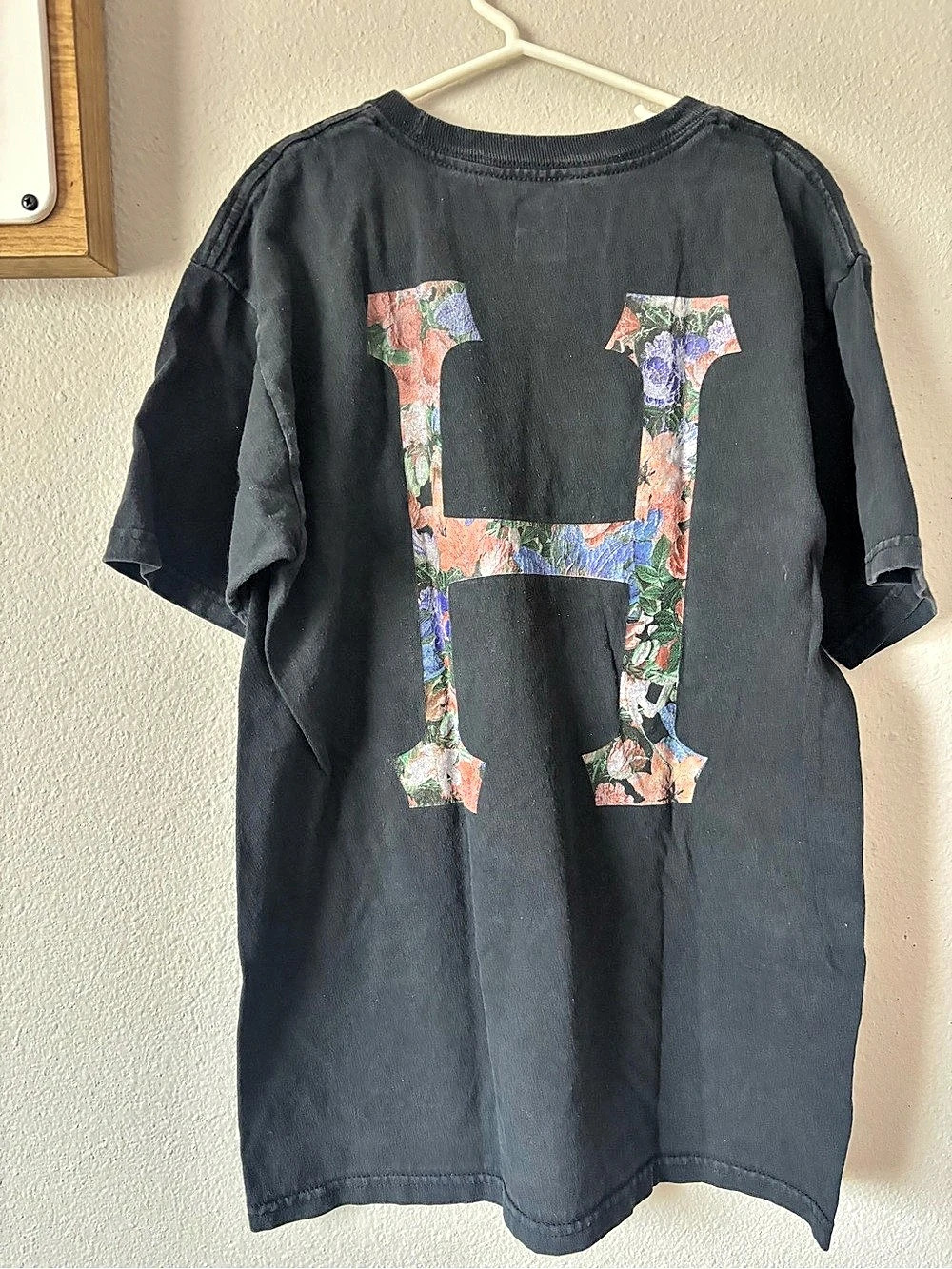 HUF Floral H Logo T-Shirt Graphic Tee in Black